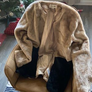 F21 Black and Tan faux fur jacket SzM